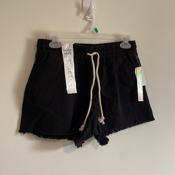 NWT Mid rise Pull-on Shorts XS Tinseltown Black FrayPocket Drawstring Elastic - Picture 2 of 14
